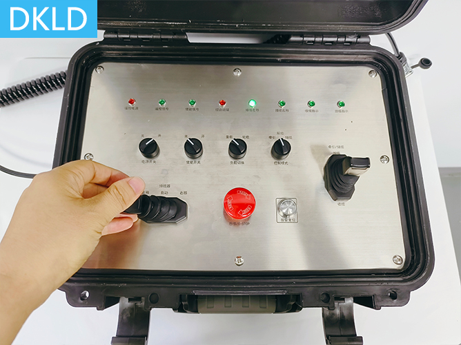 箱體背帶型翻蓋式單軸比例桿式工業(yè)無(wú)線遙控器